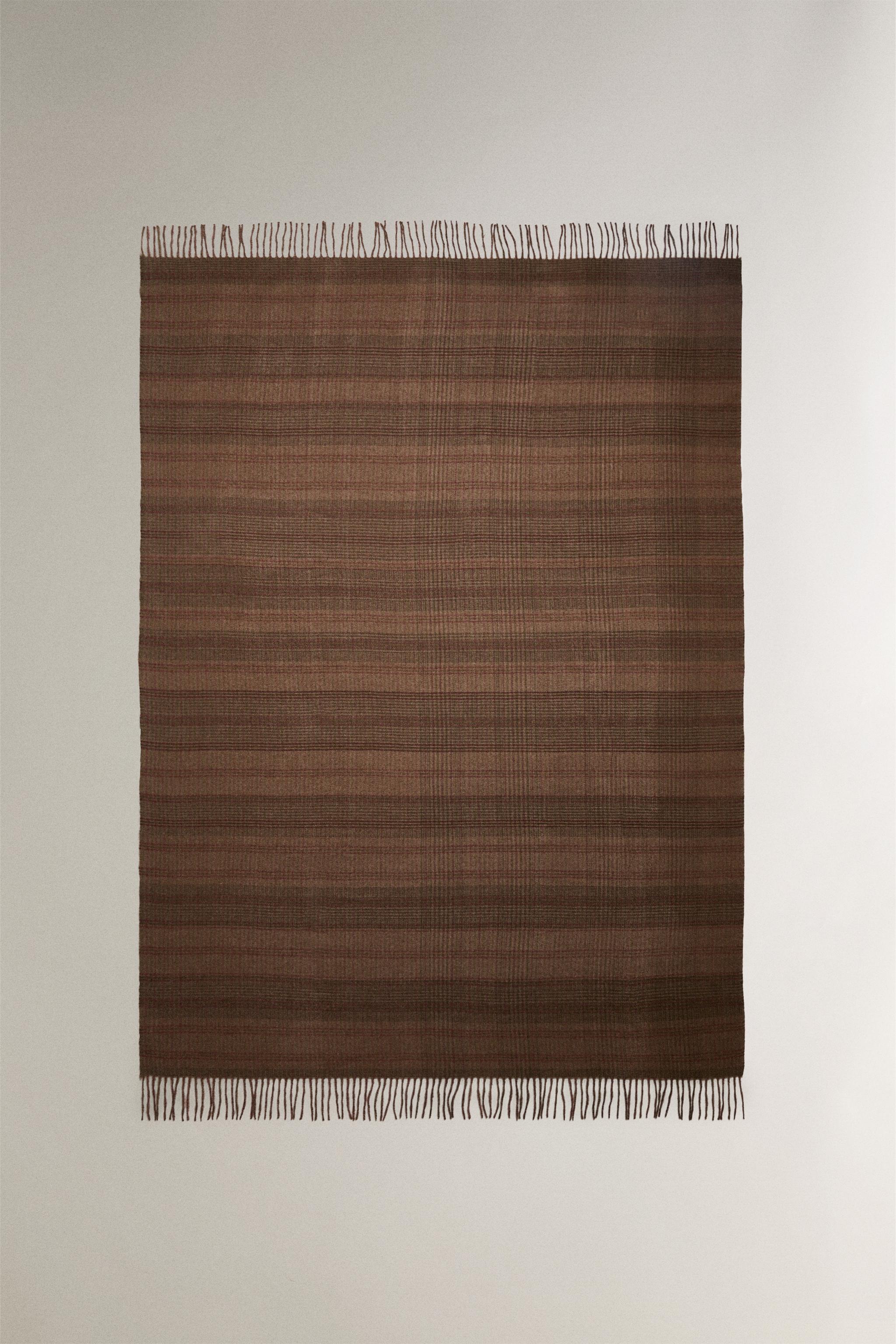 PLAID BLANKET WITH FRINGE